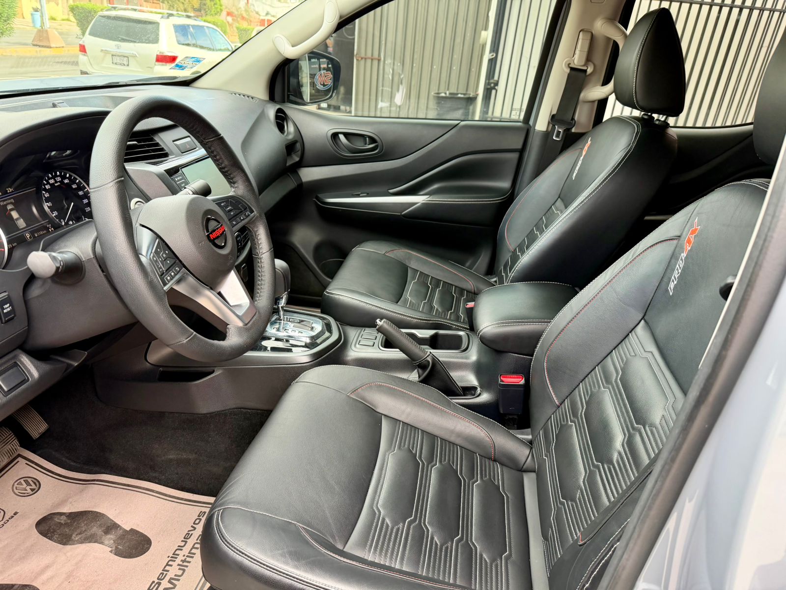 NISSAN FRONTIER PRO-4X 2021 - Image 12